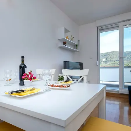 Citta Vecchia Modern And Cosy With Magnificent Harbour View Apartment